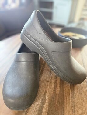 Crocs-Dual Comfort-Black Nursing Work Clogs-Non-Slip Shoes Size 10